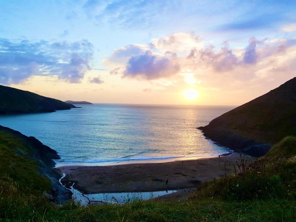 Wild Coastal Retreat At Troed Y Rhiw Aberporth, West Wales 빌라 외부 사진