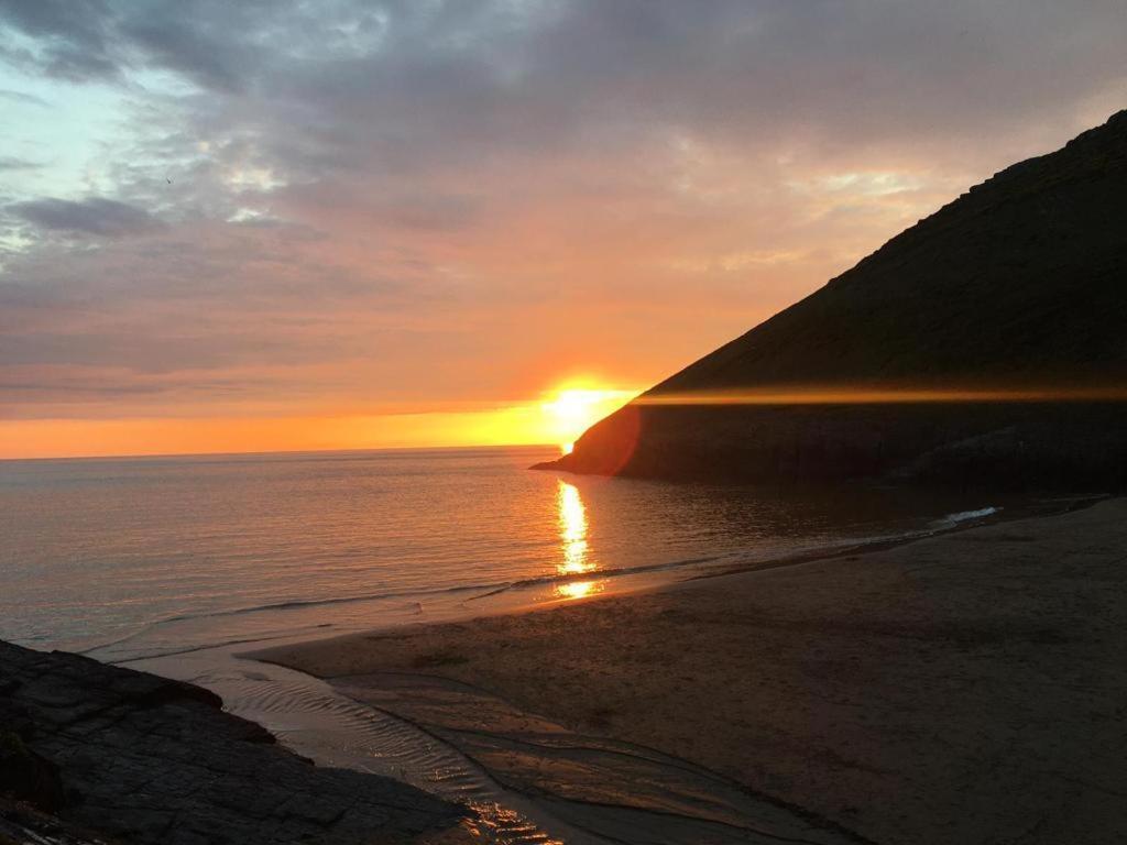 Wild Coastal Retreat At Troed Y Rhiw Aberporth, West Wales 빌라 외부 사진
